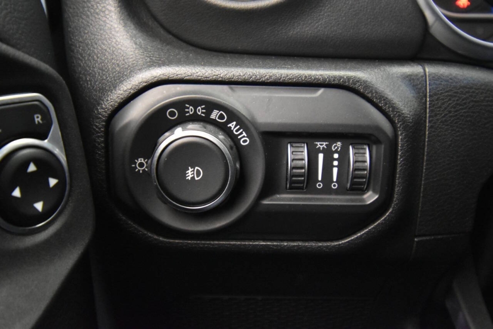 2018 Jeep Wrangler Unlimited Sahara, White, Mileage: 97,334 - photo 29