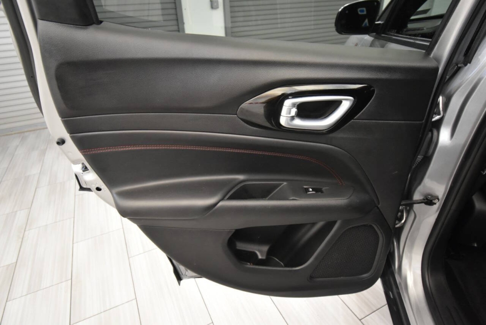2023 Jeep Compass Trailhawk 4x4 4dr SUV, Silver, Mileage: 35,778 - photo 13