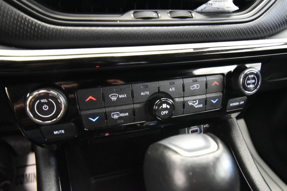 2023 Jeep Compass Trailhawk 4x4 4dr SUV, Silver, Mileage: 35,778 - photo 20
