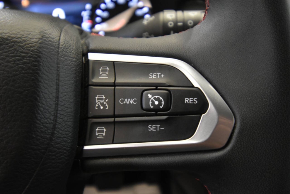 2023 Jeep Compass Trailhawk 4x4 4dr SUV, Silver, Mileage: 35,778 - photo 25