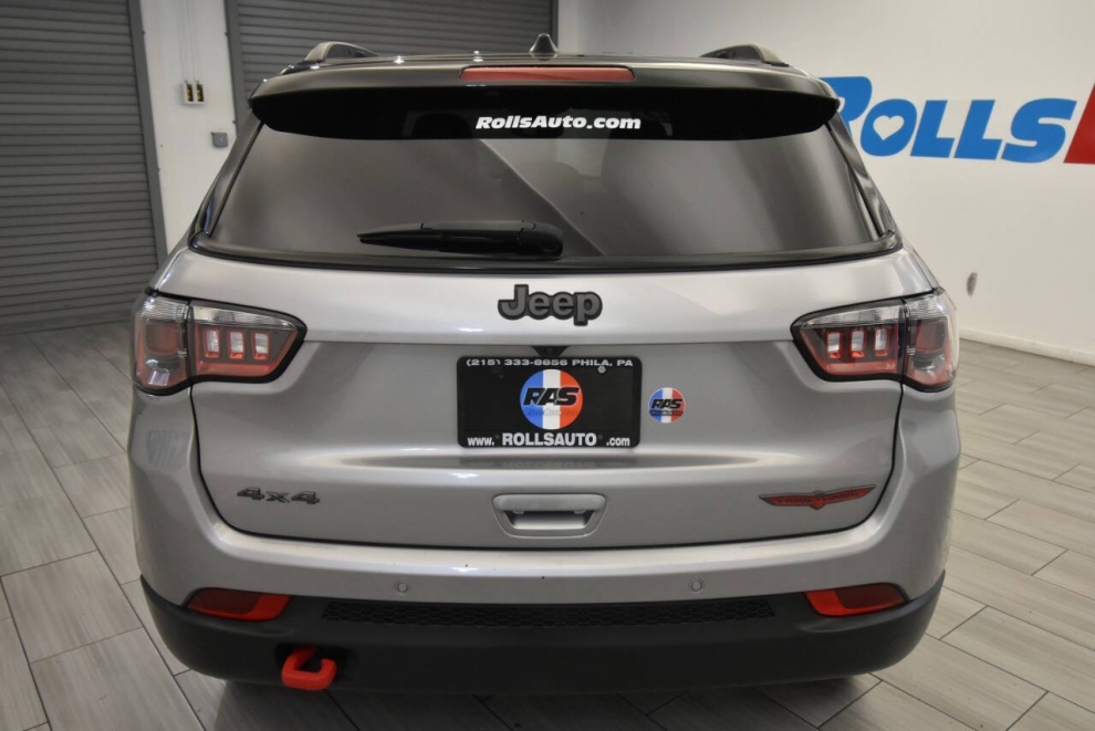 2023 Jeep Compass Trailhawk 4x4 4dr SUV, Silver, Mileage: 35,778 - photo 3
