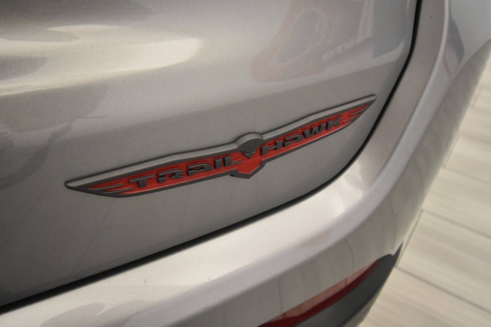 2023 Jeep Compass Trailhawk 4x4 4dr SUV, Silver, Mileage: 35,778 - photo 32
