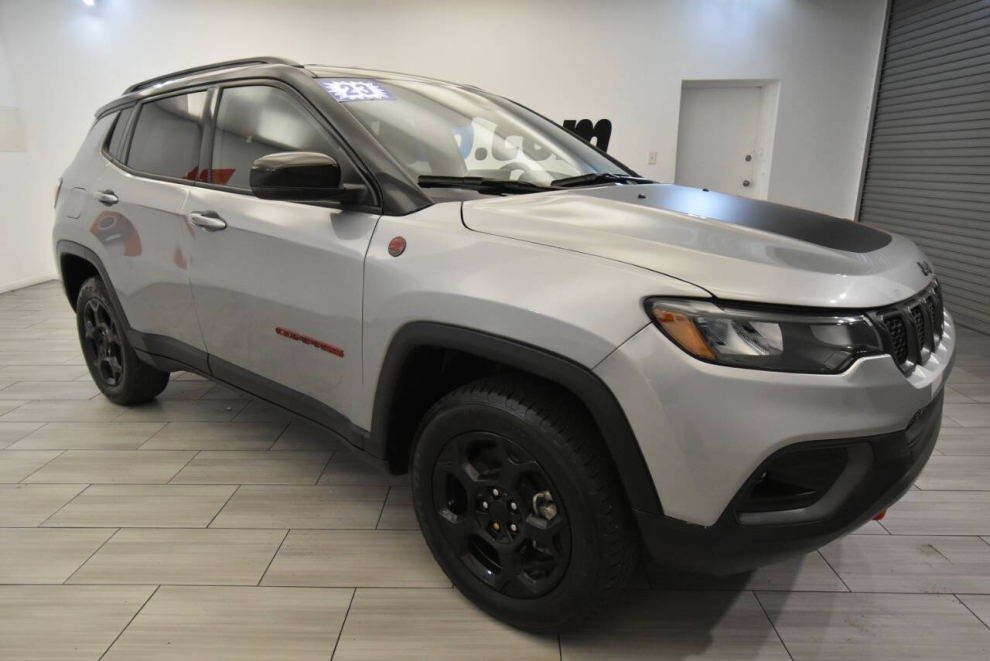 2023 Jeep Compass Trailhawk 4x4 4dr SUV, Silver, Mileage: 35,778 - photo 6