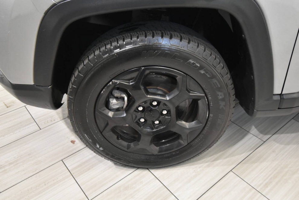 2023 Jeep Compass Trailhawk 4x4 4dr SUV, Silver, Mileage: 35,778 - photo 8