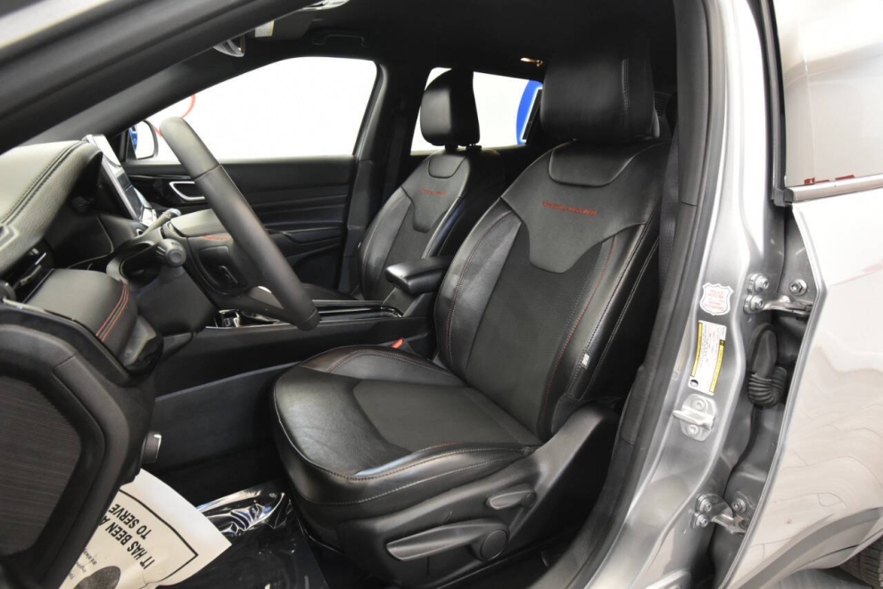 2023 Jeep Compass Trailhawk 4x4 4dr SUV, Silver, Mileage: 35,778 - photo 9