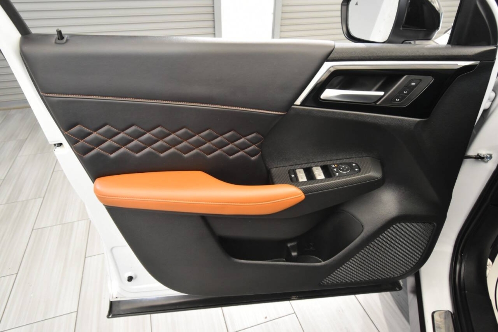 2022 Mitsubishi Outlander SEL, White, Mileage: 41,181 - photo 11