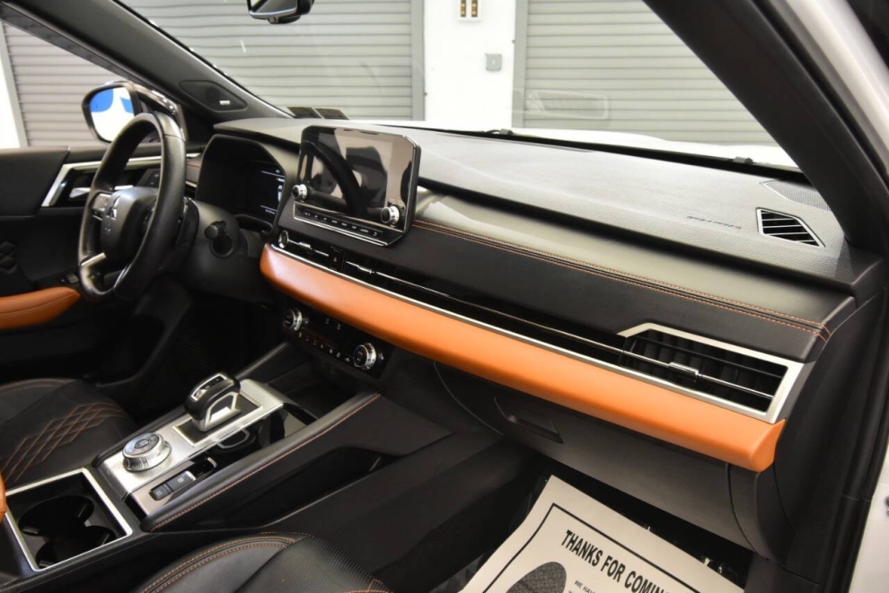2022 Mitsubishi Outlander SEL, White, Mileage: 41,181 - photo 15