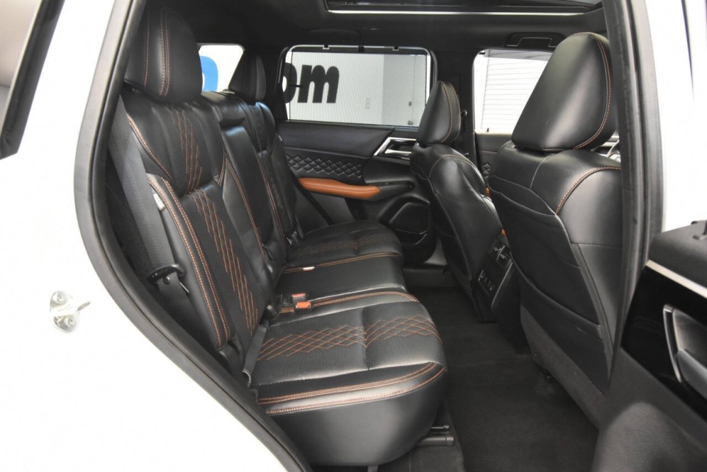 2022 Mitsubishi Outlander SEL, White, Mileage: 41,181 - photo 17