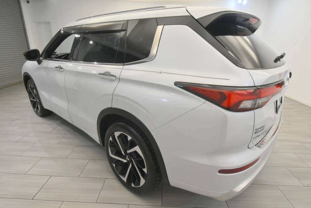 2022 Mitsubishi Outlander SEL, White, Mileage: 41,181 - photo 2