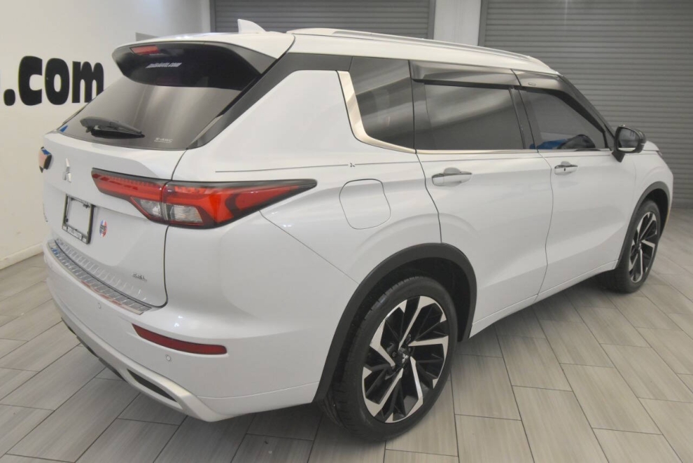 2022 Mitsubishi Outlander SEL, White, Mileage: 41,181 - photo 4