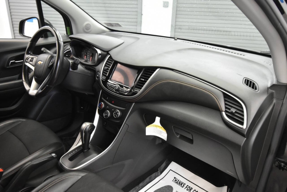 2021 Chevrolet Trax LT 4dr Crossover, Blue, Mileage: 24,812 - photo 14