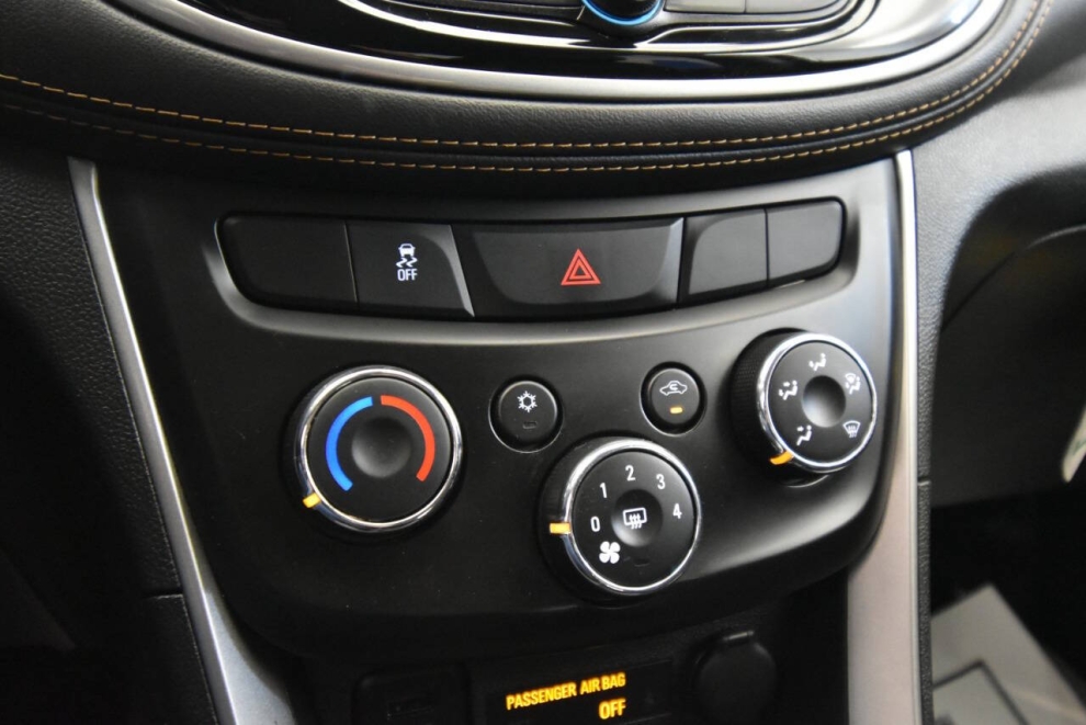2021 Chevrolet Trax LT 4dr Crossover, Blue, Mileage: 24,812 - photo 20