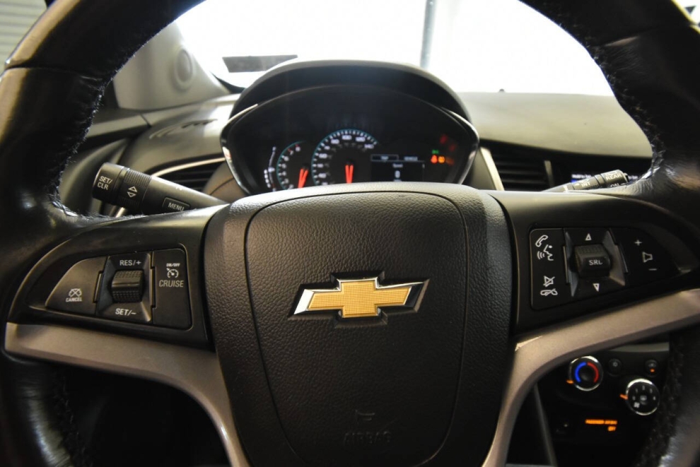 2021 Chevrolet Trax LT 4dr Crossover, Blue, Mileage: 24,812 - photo 23