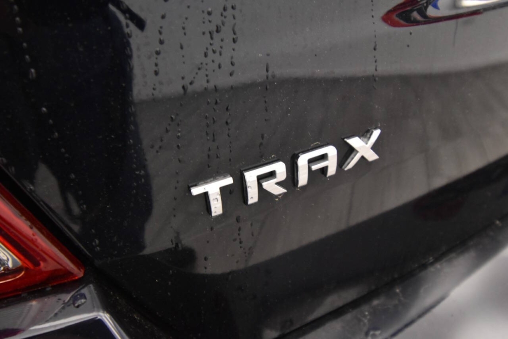 2021 Chevrolet Trax LT 4dr Crossover, Blue, Mileage: 24,812 - photo 29