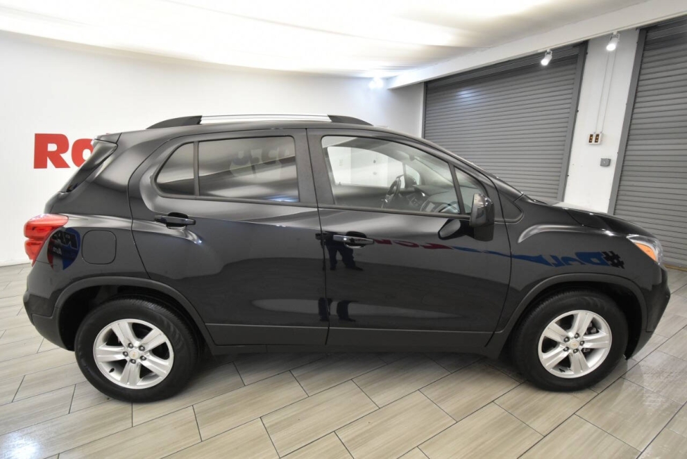 2021 Chevrolet Trax LT 4dr Crossover, Blue, Mileage: 24,812 - photo 5