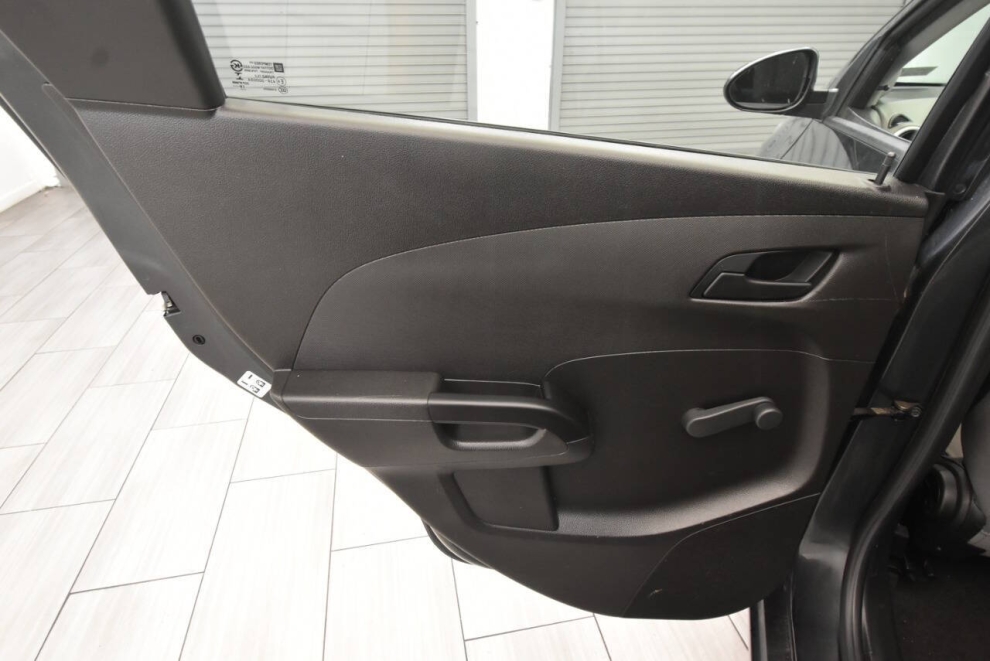 2020 Chevrolet Sonic LT 4dr Hatchback w/1FL, Gray, Mileage: 53,037 - photo 12