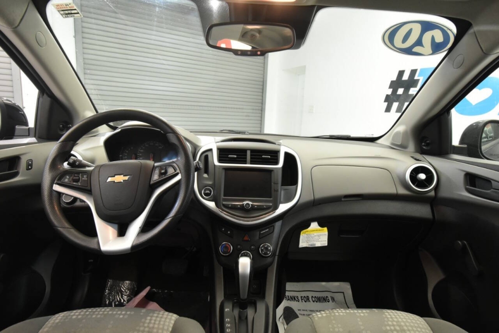 2020 Chevrolet Sonic LT 4dr Hatchback w/1FL, Gray, Mileage: 53,037 - photo 16
