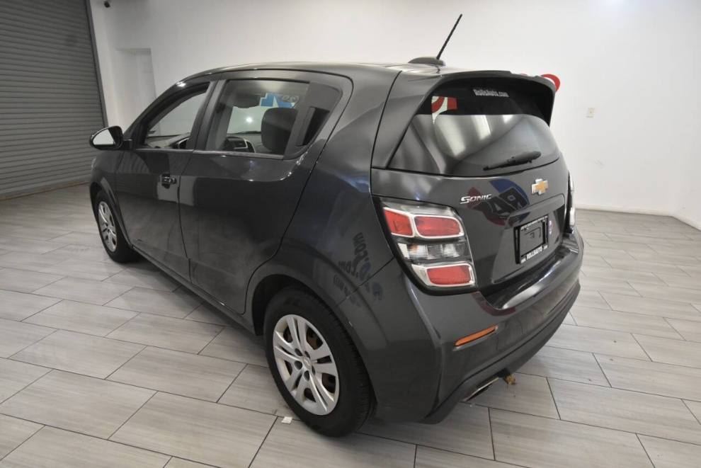 2020 Chevrolet Sonic LT 4dr Hatchback w/1FL, Gray, Mileage: 53,037 - photo 2