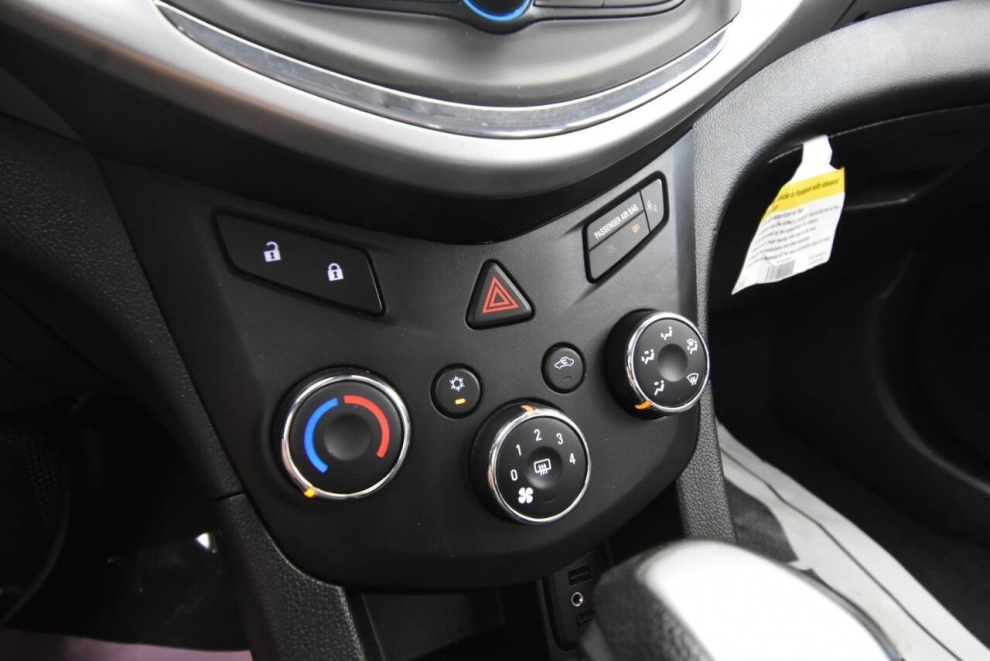 2020 Chevrolet Sonic LT 4dr Hatchback w/1FL, Gray, Mileage: 53,037 - photo 20