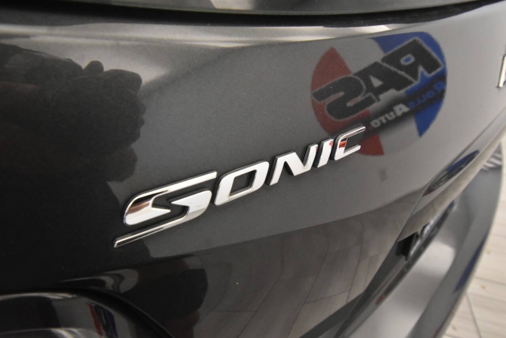 2020 Chevrolet Sonic LT 4dr Hatchback w/1FL, Gray, Mileage: 53,037 - photo 28