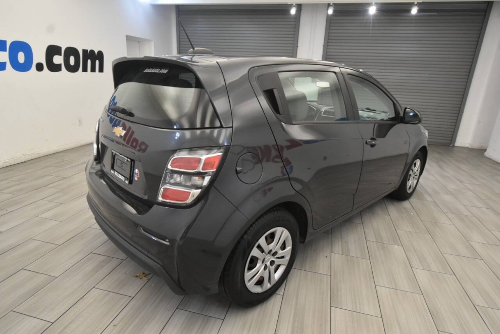 2020 Chevrolet Sonic LT 4dr Hatchback w/1FL, Gray, Mileage: 53,037 - photo 4