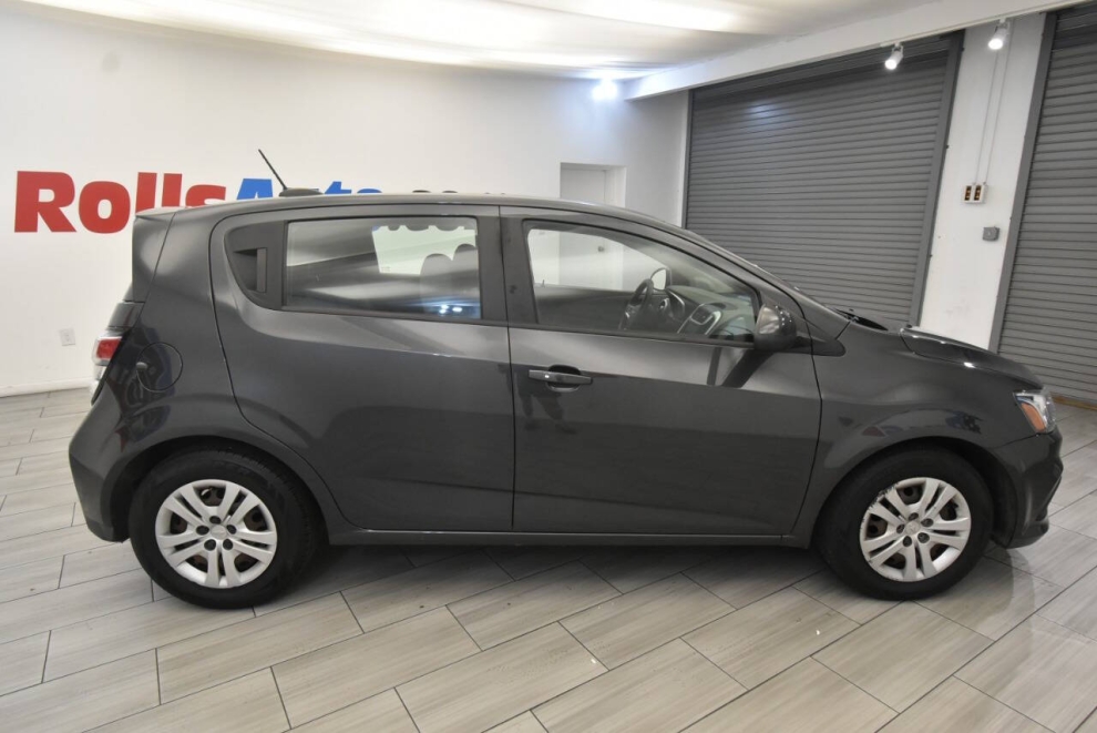 2020 Chevrolet Sonic LT 4dr Hatchback w/1FL, Gray, Mileage: 53,037 - photo 5