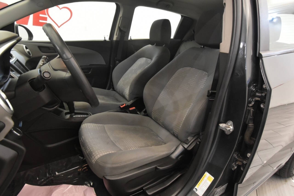 2020 Chevrolet Sonic LT 4dr Hatchback w/1FL, Gray, Mileage: 53,037 - photo 8