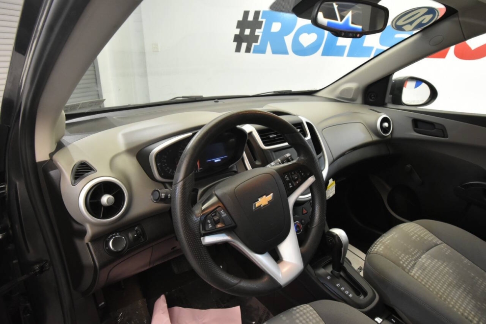 2020 Chevrolet Sonic LT 4dr Hatchback w/1FL, Gray, Mileage: 53,037 - photo 9