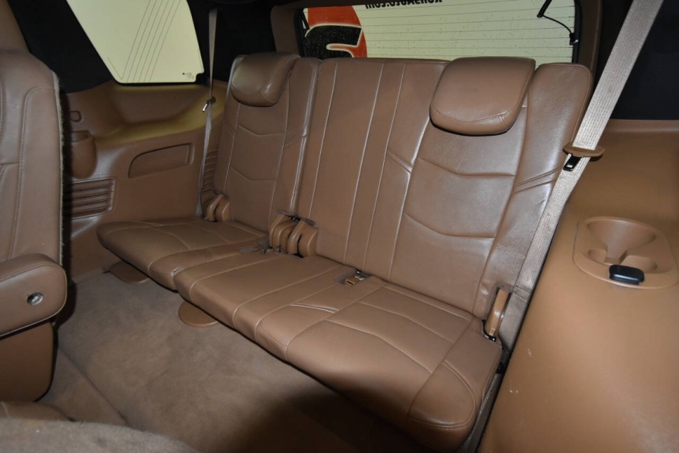 2017 Cadillac Escalade Platinum 4x4 4dr SUV, Gray, Mileage: 84,095 - photo 14
