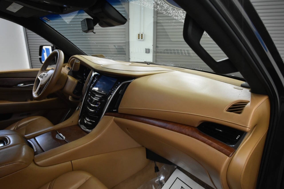 2017 Cadillac Escalade Platinum 4x4 4dr SUV, Gray, Mileage: 84,095 - photo 15