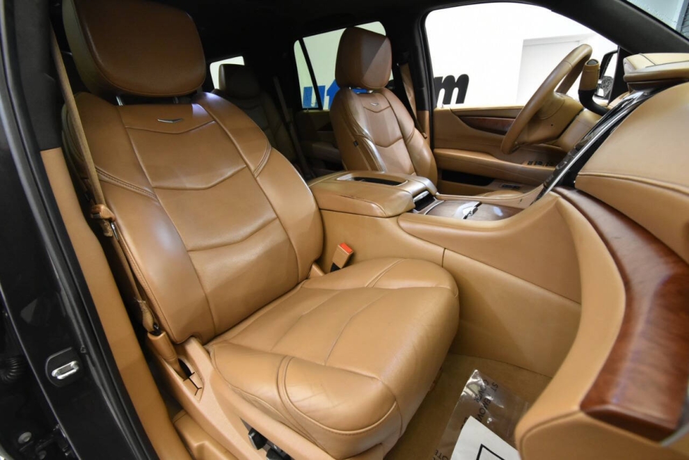 2017 Cadillac Escalade Platinum 4x4 4dr SUV, Gray, Mileage: 84,095 - photo 16