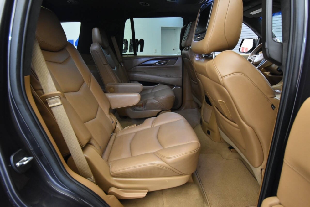 2017 Cadillac Escalade Platinum 4x4 4dr SUV, Gray, Mileage: 84,095 - photo 18