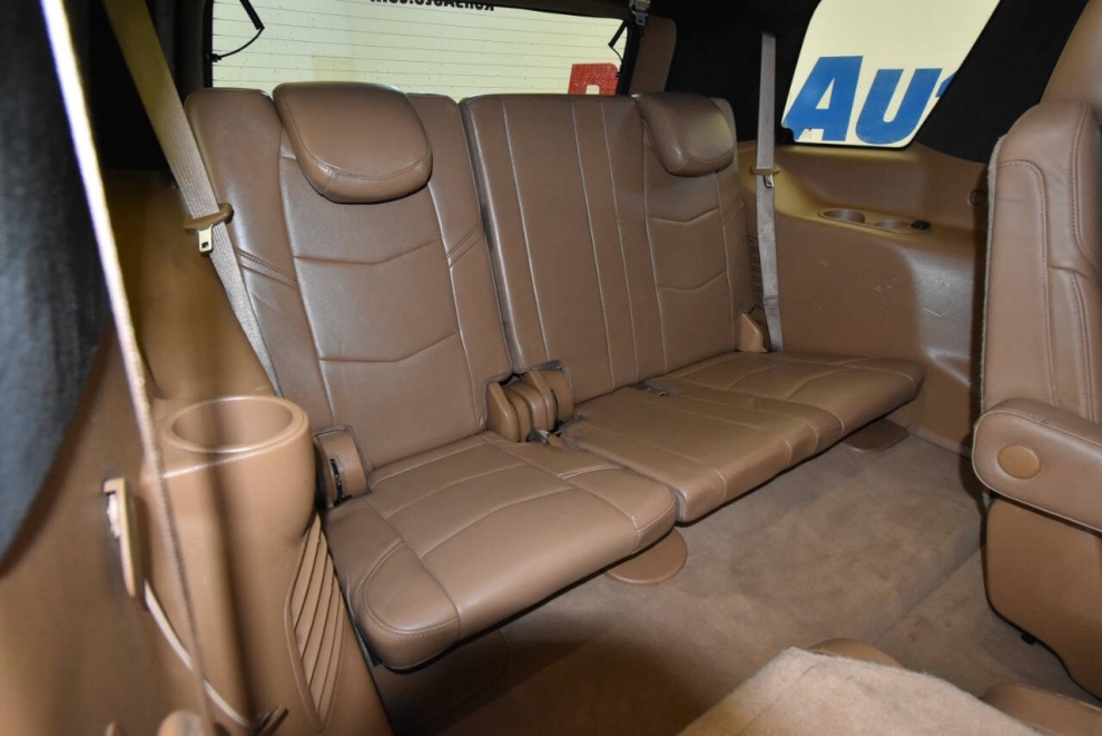 2017 Cadillac Escalade Platinum 4x4 4dr SUV, Gray, Mileage: 84,095 - photo 19