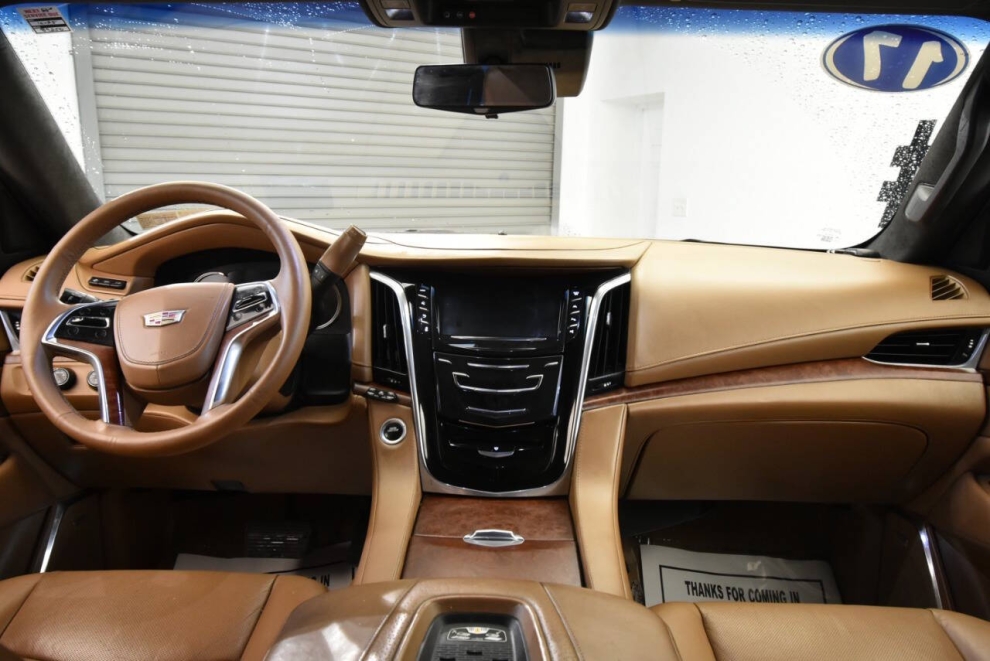 2017 Cadillac Escalade Platinum 4x4 4dr SUV, Gray, Mileage: 84,095 - photo 23