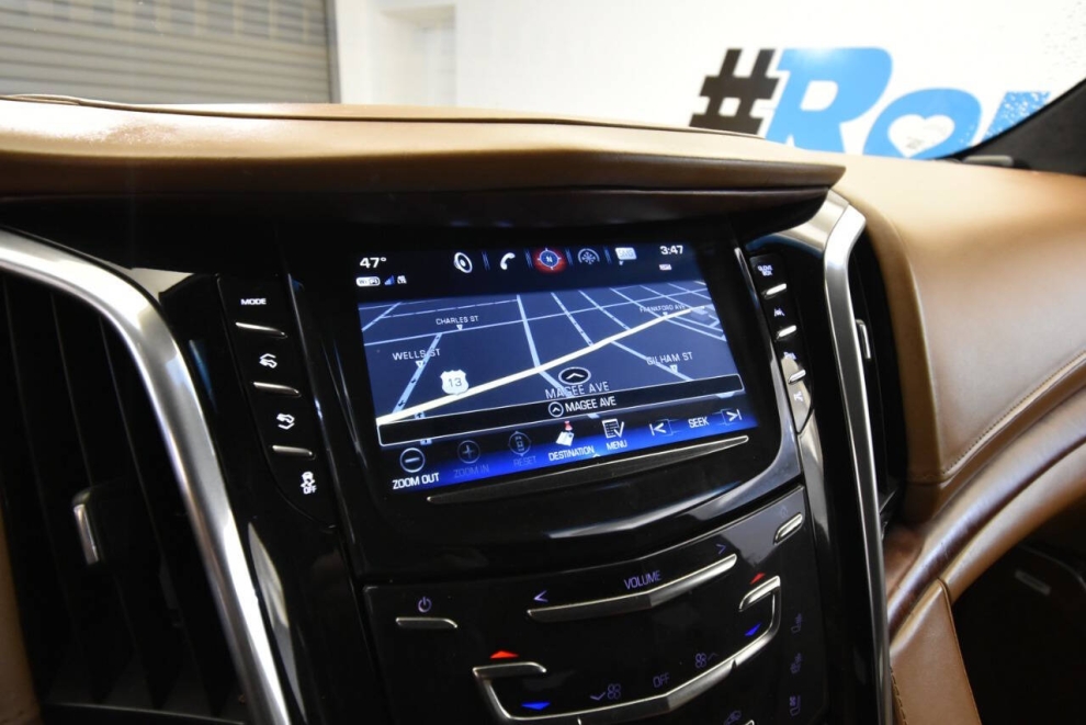 2017 Cadillac Escalade Platinum 4x4 4dr SUV, Gray, Mileage: 84,095 - photo 28