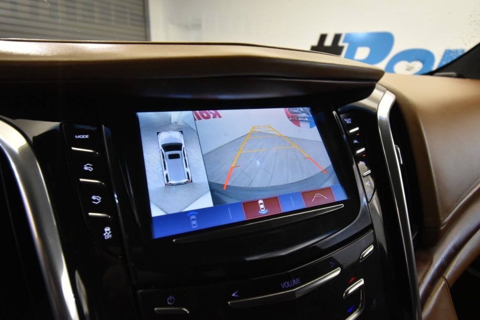 2017 Cadillac Escalade Platinum 4x4 4dr SUV, Gray, Mileage: 84,095 - photo 29