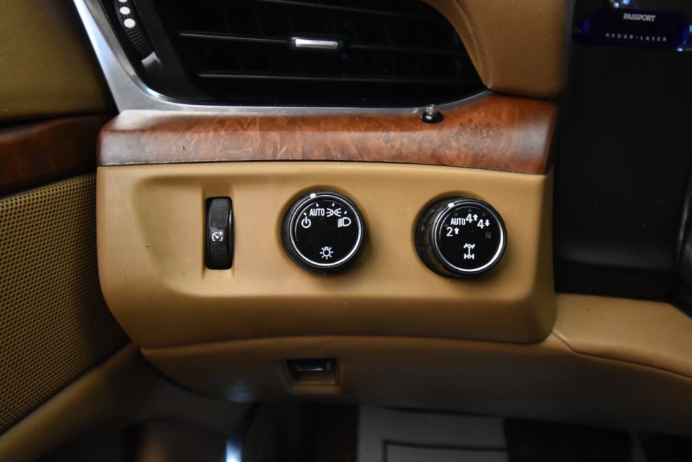 2017 Cadillac Escalade Platinum 4x4 4dr SUV, Gray, Mileage: 84,095 - photo 35