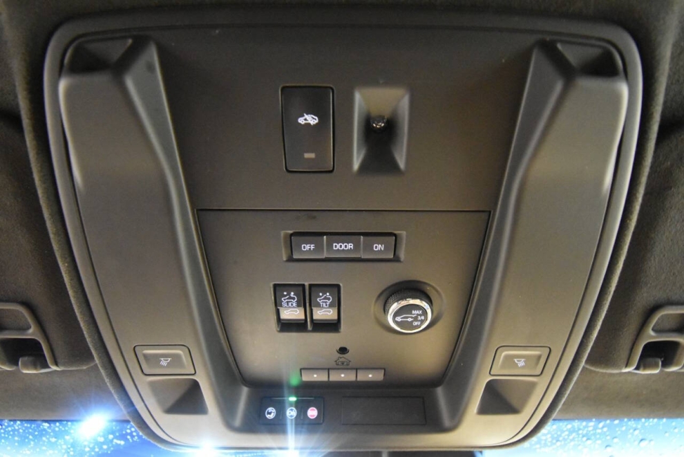 2017 Cadillac Escalade Platinum 4x4 4dr SUV, Gray, Mileage: 84,095 - photo 37