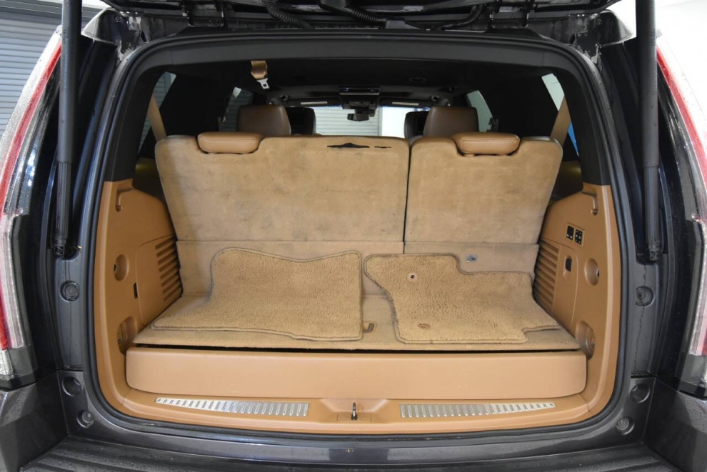 2017 Cadillac Escalade Platinum 4x4 4dr SUV, Gray, Mileage: 84,095 - photo 41