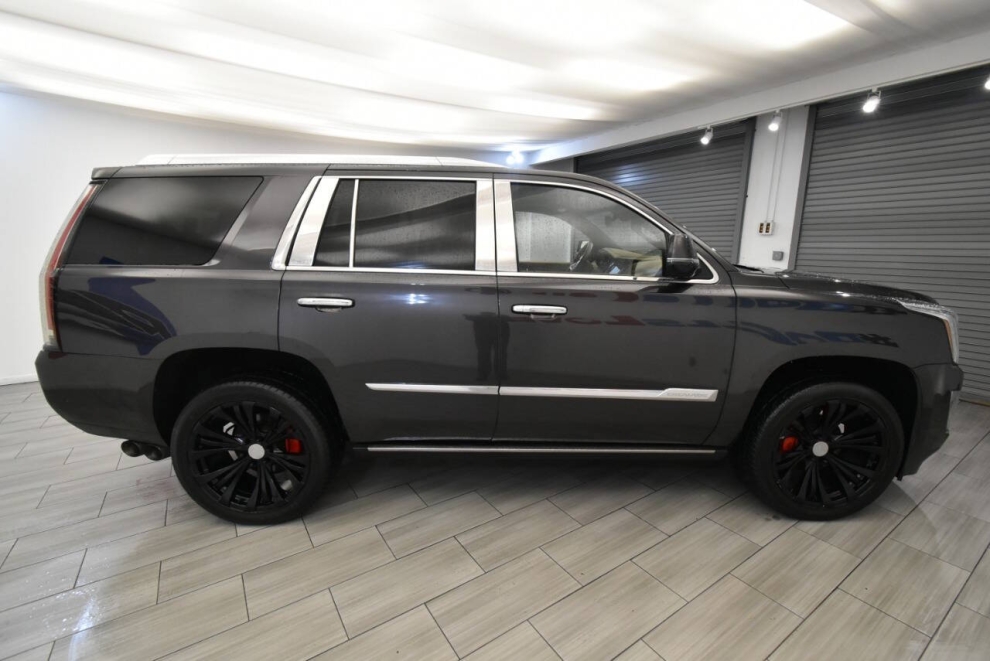 2017 Cadillac Escalade Platinum 4x4 4dr SUV, Gray, Mileage: 84,095 - photo 5