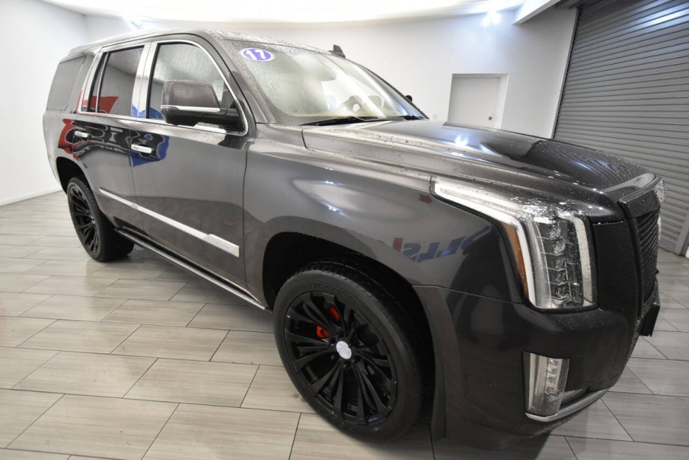 2017 Cadillac Escalade Platinum 4x4 4dr SUV, Gray, Mileage: 84,095 - photo 6