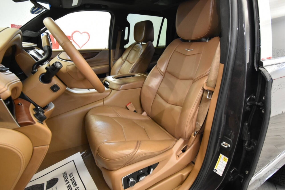 2017 Cadillac Escalade Platinum 4x4 4dr SUV, Gray, Mileage: 84,095 - photo 9