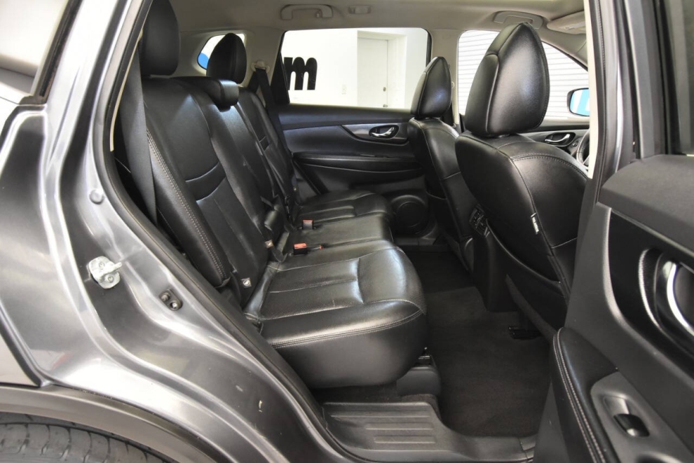 2016 Nissan Rogue SL AWD, Gray, Mileage: 97,976 - photo 16
