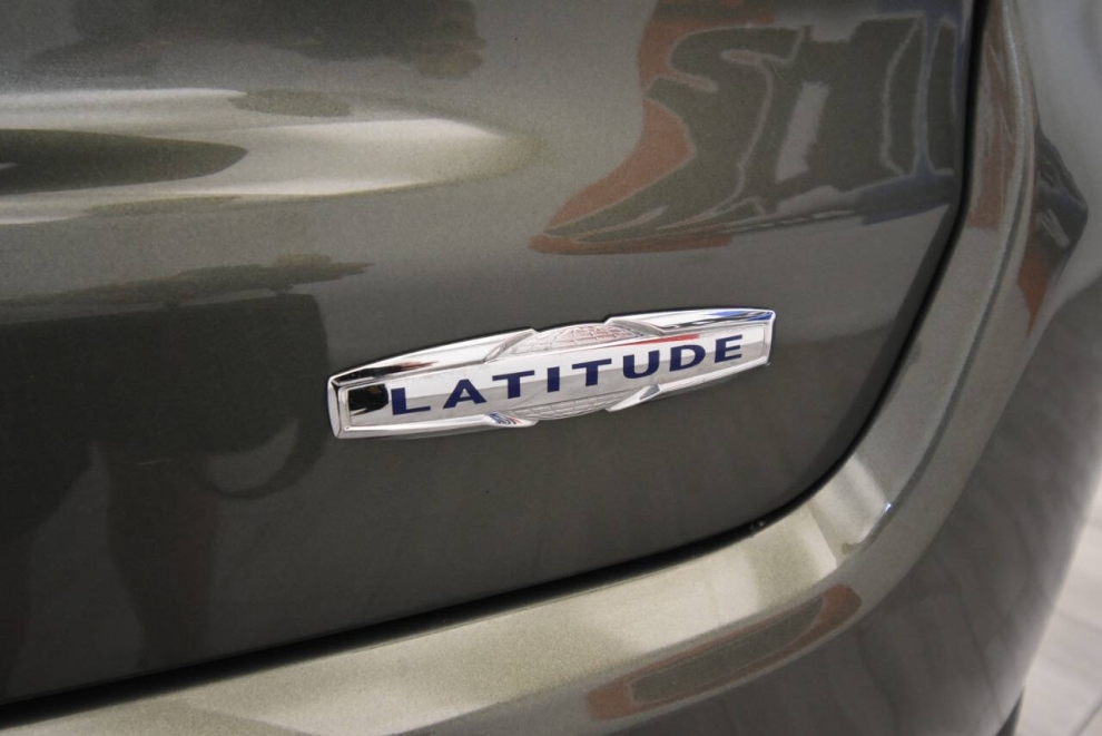 2019 Jeep Compass Latitude, Green, Mileage: 79,619 - photo 30