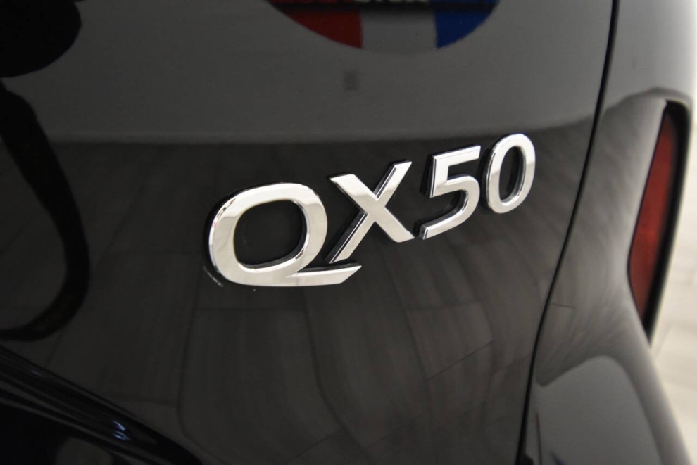 2021 Infiniti QX50 Essential AWD, Black, Mileage: 30,474 - photo 33