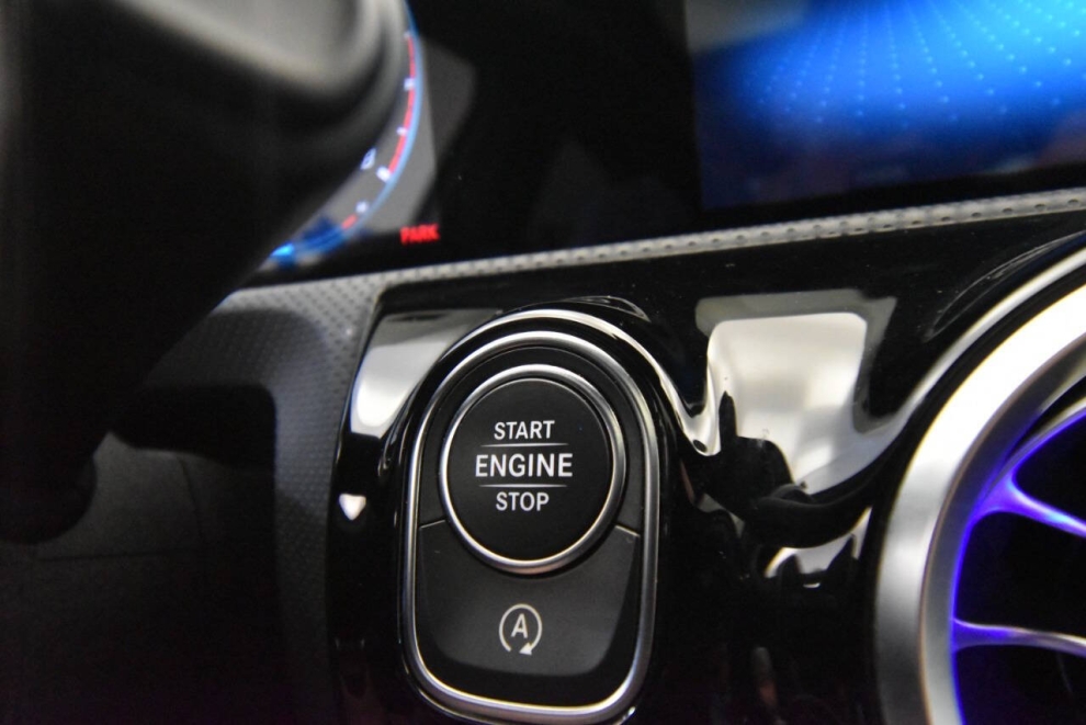 2021 Mercedes-Benz A-Class AMG A 35 AWD 4MATIC 4dr Sedan, Blanco, Mileage: 29,092 - photo 19