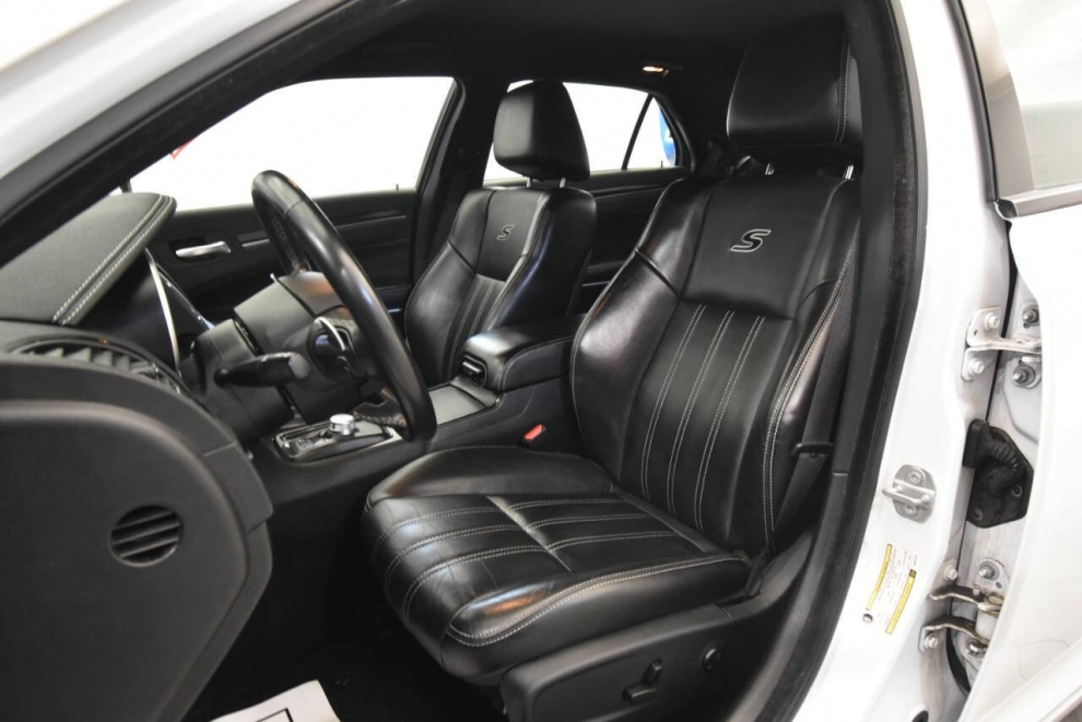 2021 Chrysler 300 S V6 4dr Sedan, White,  - photo 9