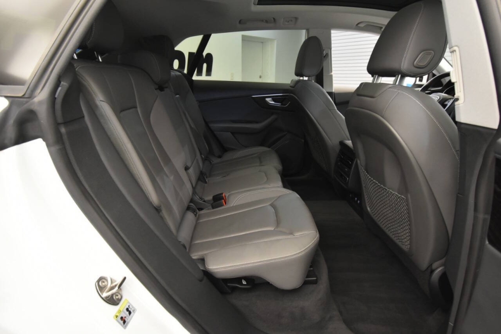 2021 Audi Q8 quattro Premium 55 TFSI AWD 4dr SUV, White, Mileage: 96,682 - photo 16