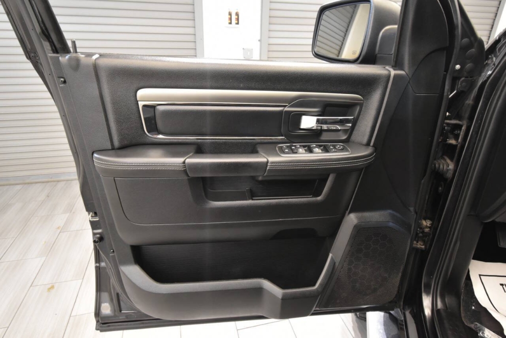 2015 RAM 1500 Sport 4x4 4dr Crew Cab 5.5 ft. SB Pickup, Black,  - photo 12