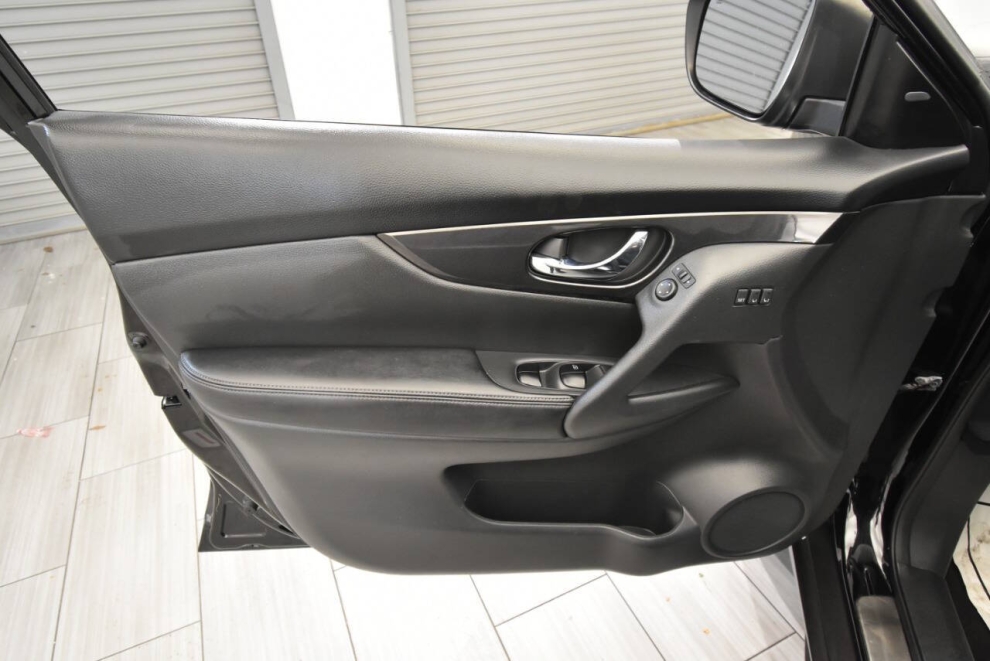 2018 Nissan Rogue SV AWD Midnight Edition, Black, Mileage: 87,892 - photo 11